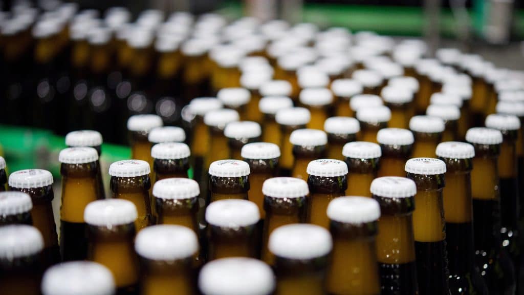 Nachbarland zahlt doppelt so viel Pfand: Welche Regel bei leeren Bierkästen derzeit ausgenutzt wird