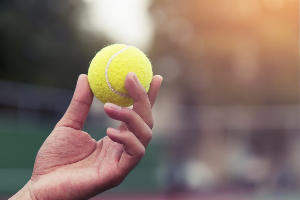 Beim Einsteigen in ein Flugzeug sollten Sie immer einen Tennisball dabei haben