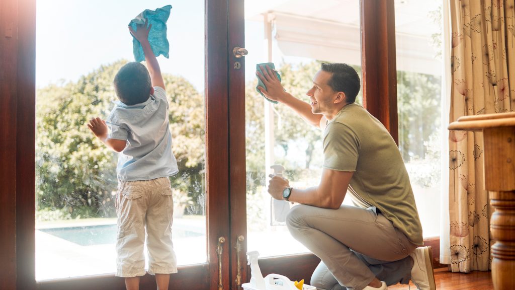 Kein Streifen: Mit einem überraschenden Mittel sollten Sie Ihre Fenster putzen