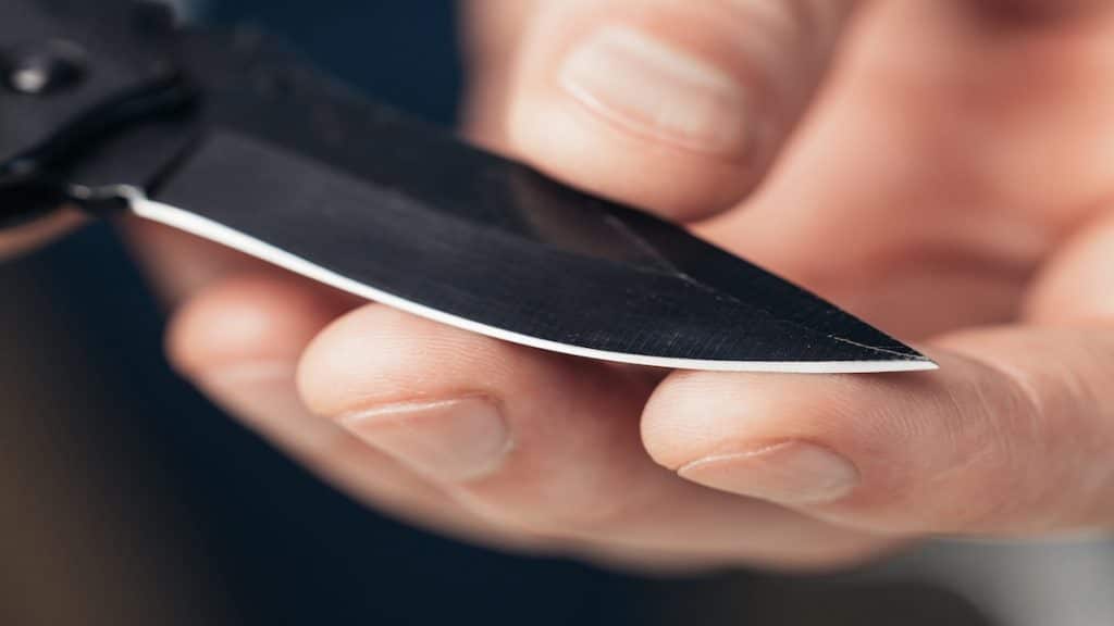 Stumpfe Messer? Mit 2 Alltagsgegenständen werden sie sofort wieder scharf